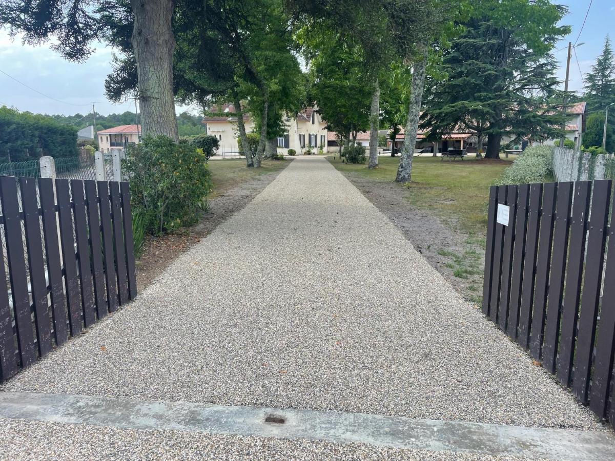 Chambres D'Hotes Villa Capsylvaine Captieux Bagian luar foto